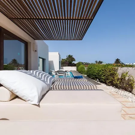 Puerto Del Carmen Sleeps 4 Pool Air Con Wifi
